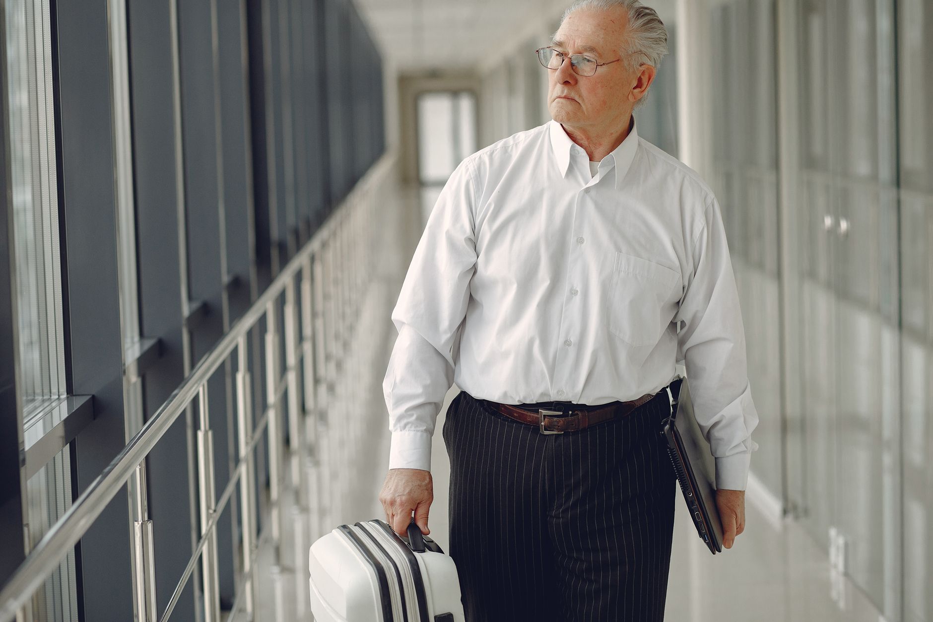 Corporate airport transfers: building a programme your travellers actually use