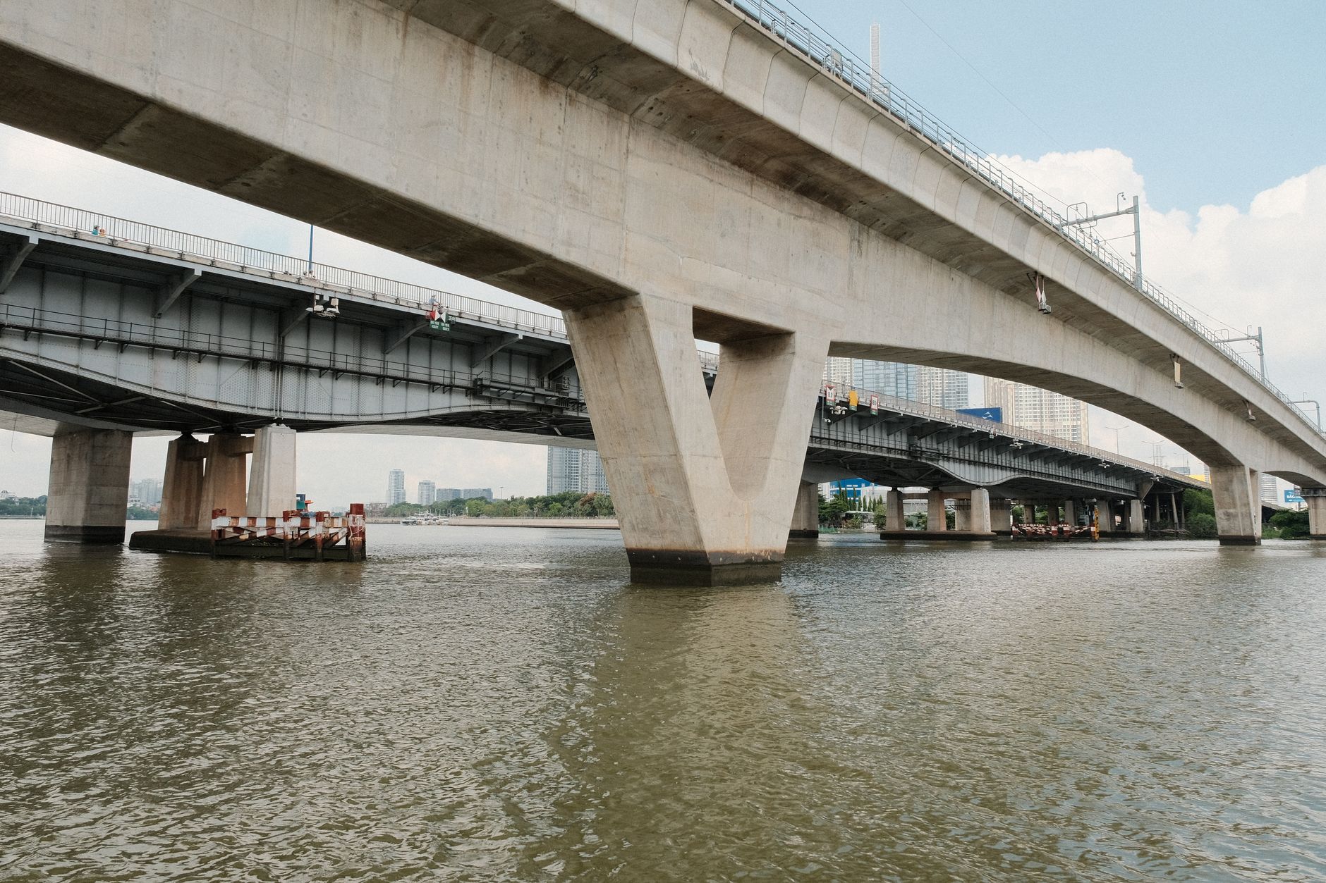 Crossing to Buffalo by chauffeur: documents, timing and which bridge