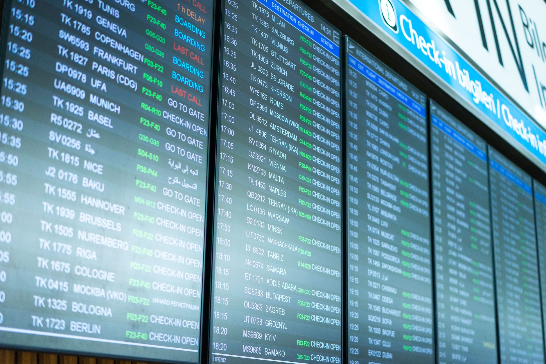 Waterloo (YKF) airport limo service